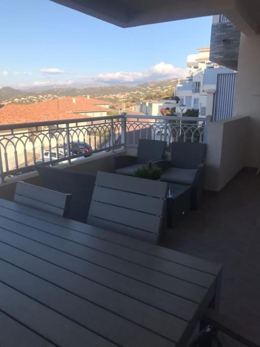 Appart Avec Terrasse Vue Sur Mer Exceptionnelle LʼÎle-Rousse Extérieur photo